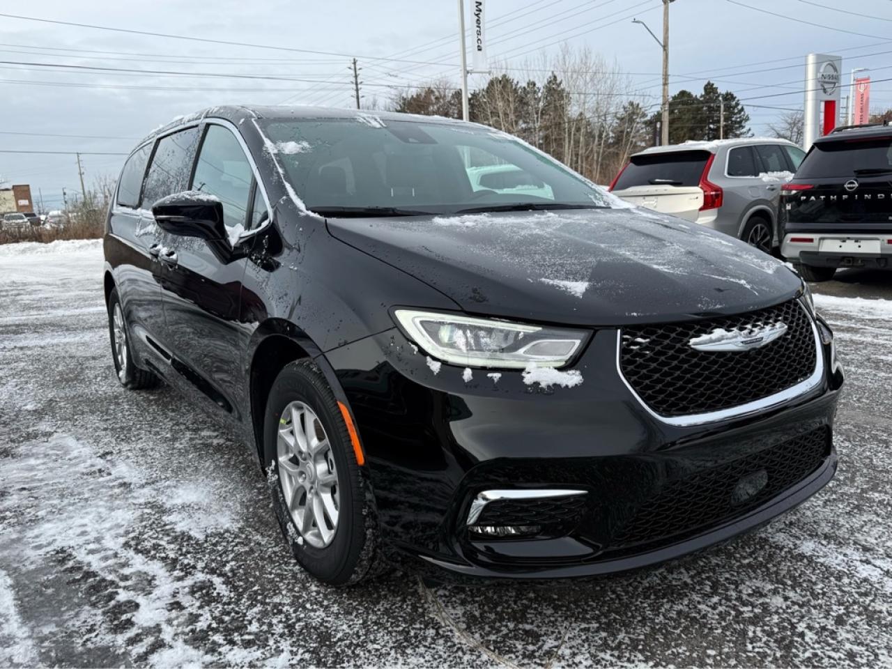 2026 Chrysler Pacifica Select  - Apple CarPlay - $153.33 /Wk Photo3