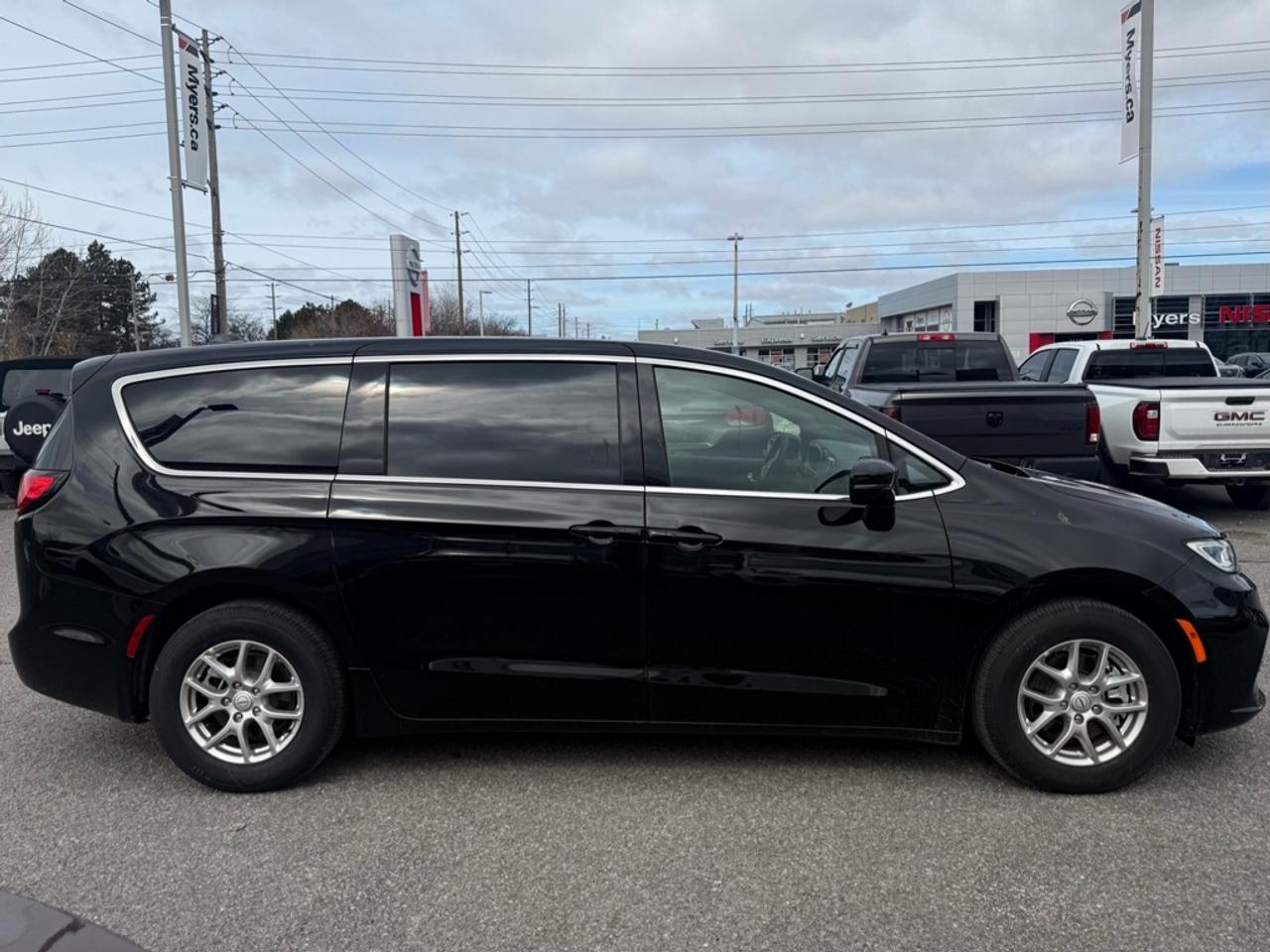 2026 Chrysler Pacifica Select  - Apple CarPlay - $147.69 /Wk Photo4