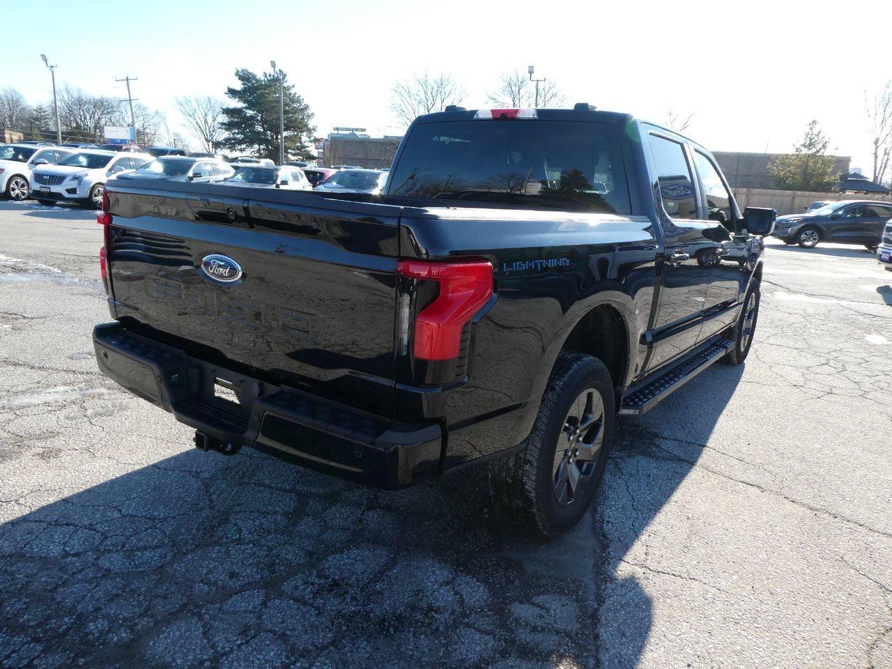 2023 Ford F-150 Lightning PRO/LIGHTN XLT Photo4