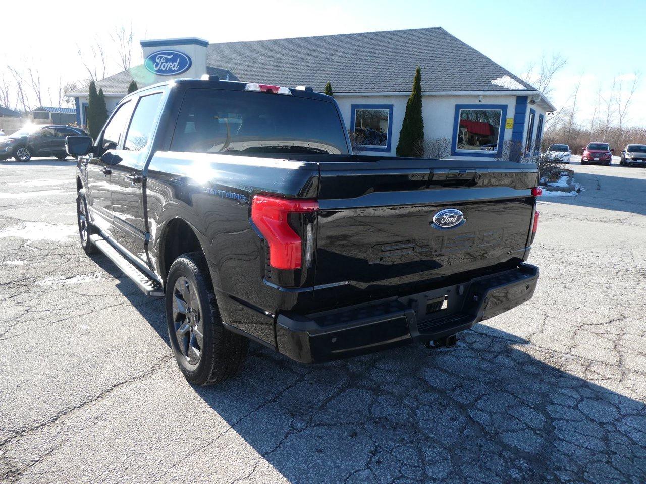 2023 Ford F-150 Lightning PRO/LIGHTN XLT Photo2