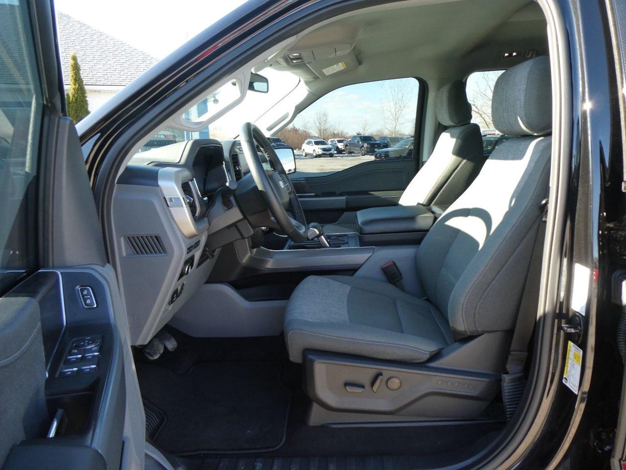 2023 Ford F-150 Lightning PRO/LIGHTN XLT Photo