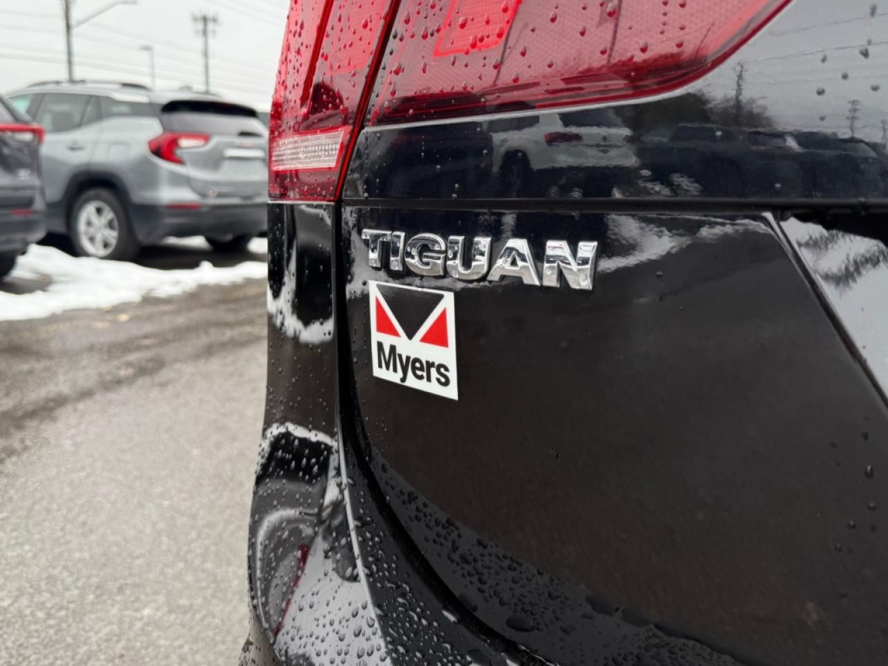 2019 Volkswagen Tiguan Trendline 4MOTION  -  Apple CarPlay Photo