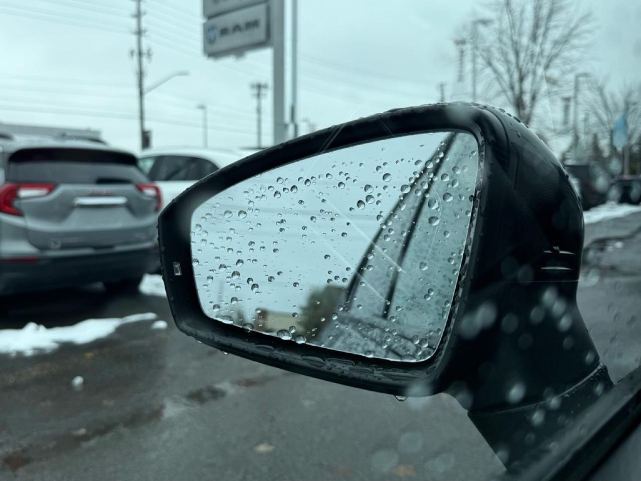 2019 Volkswagen Tiguan Trendline 4MOTION  -  Apple CarPlay Photo