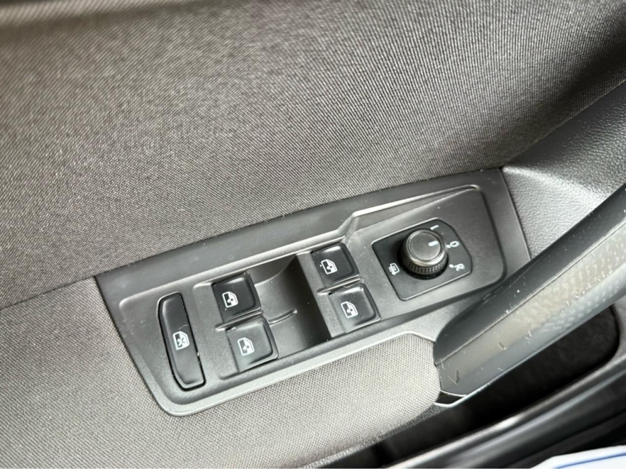 2019 Volkswagen Tiguan Trendline 4MOTION  -  Apple CarPlay Photo