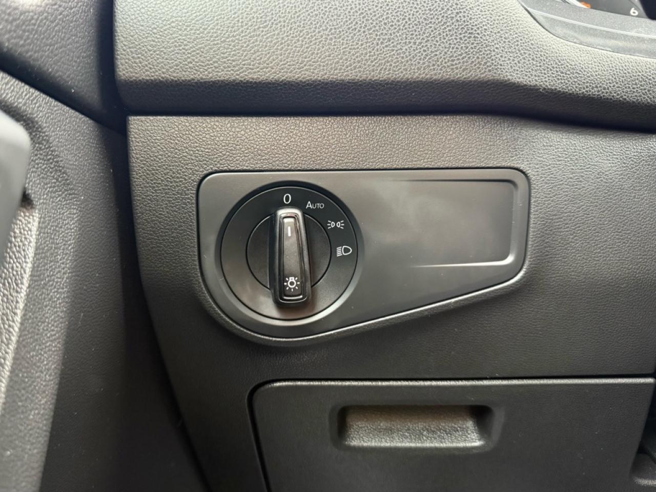 2019 Volkswagen Tiguan Trendline 4MOTION  -  Apple CarPlay Photo