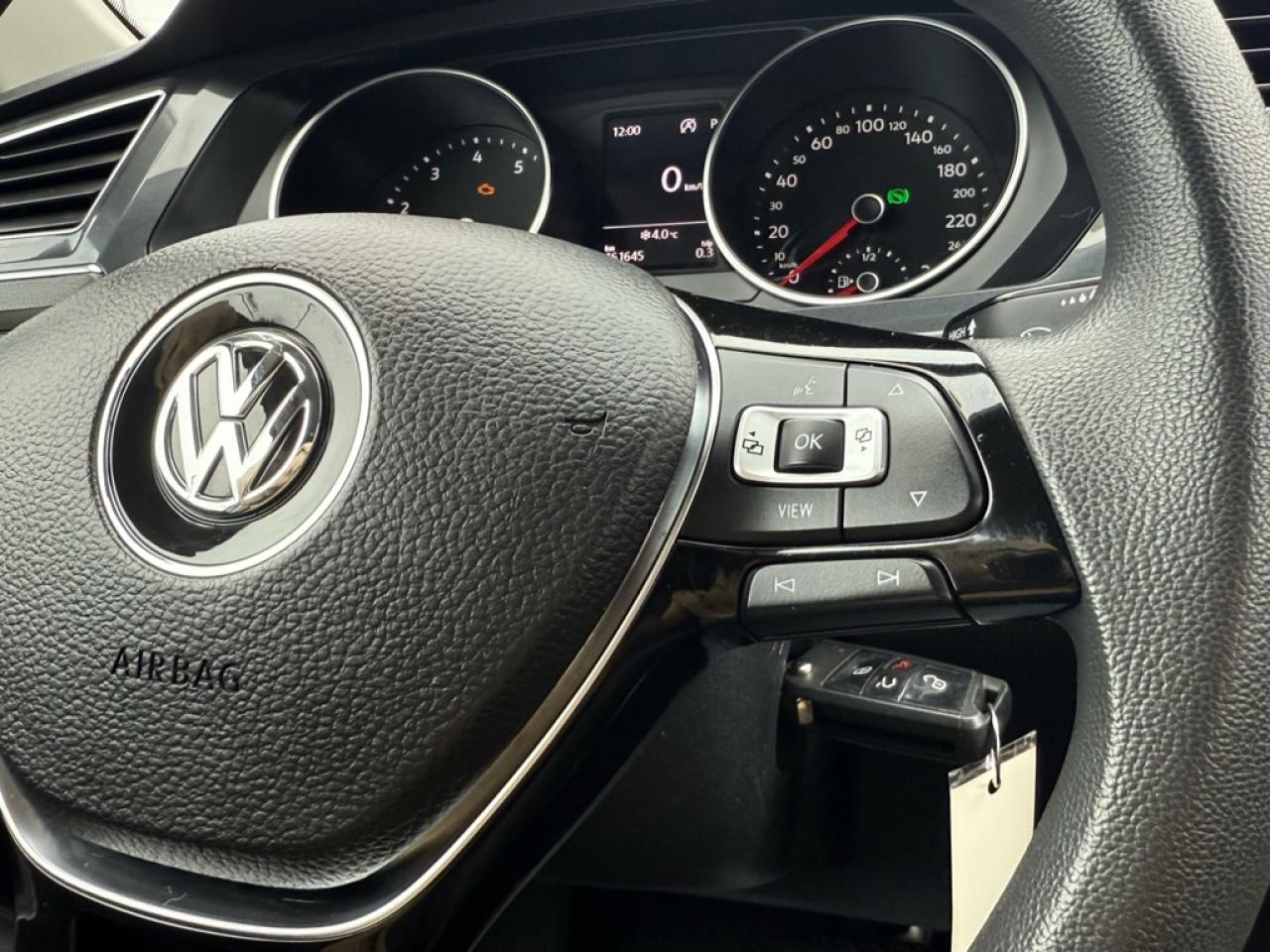 2019 Volkswagen Tiguan Trendline 4MOTION  -  Apple CarPlay Photo