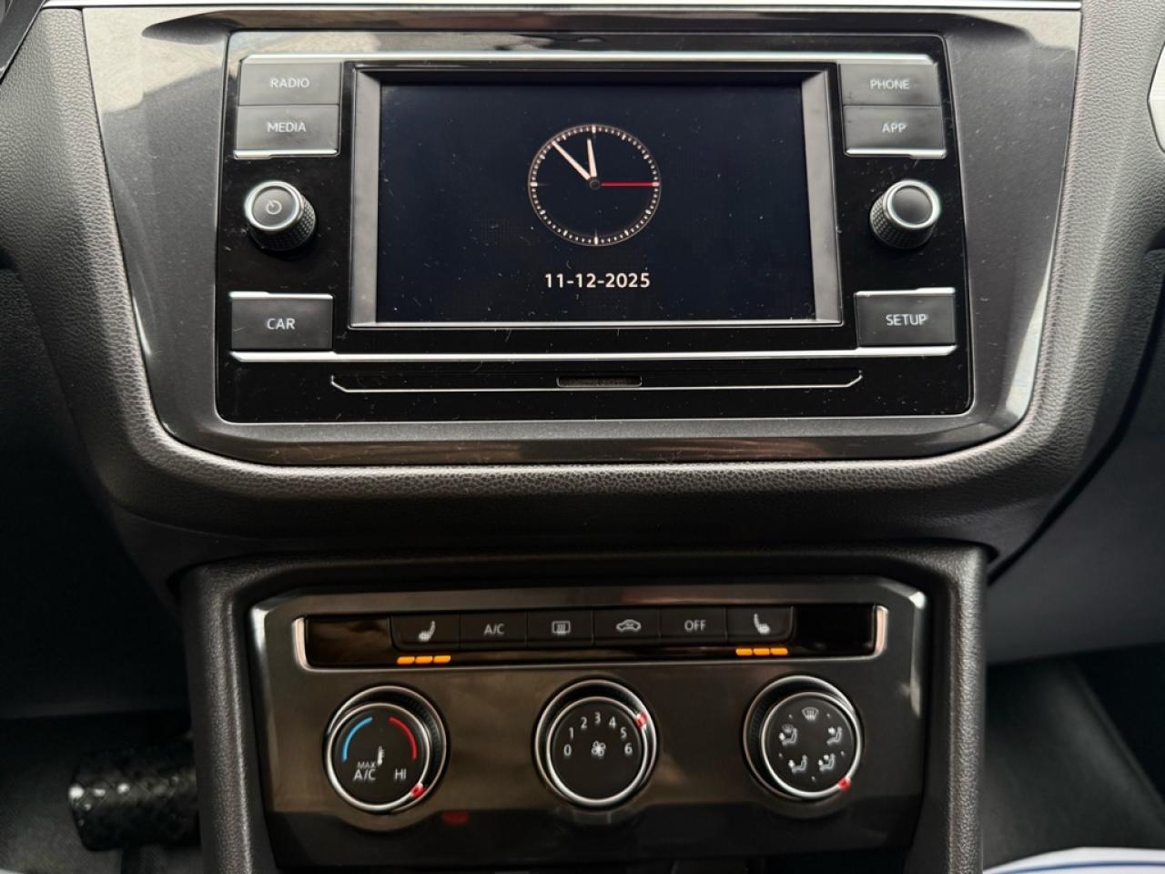 2019 Volkswagen Tiguan Trendline 4MOTION  -  Apple CarPlay Photo