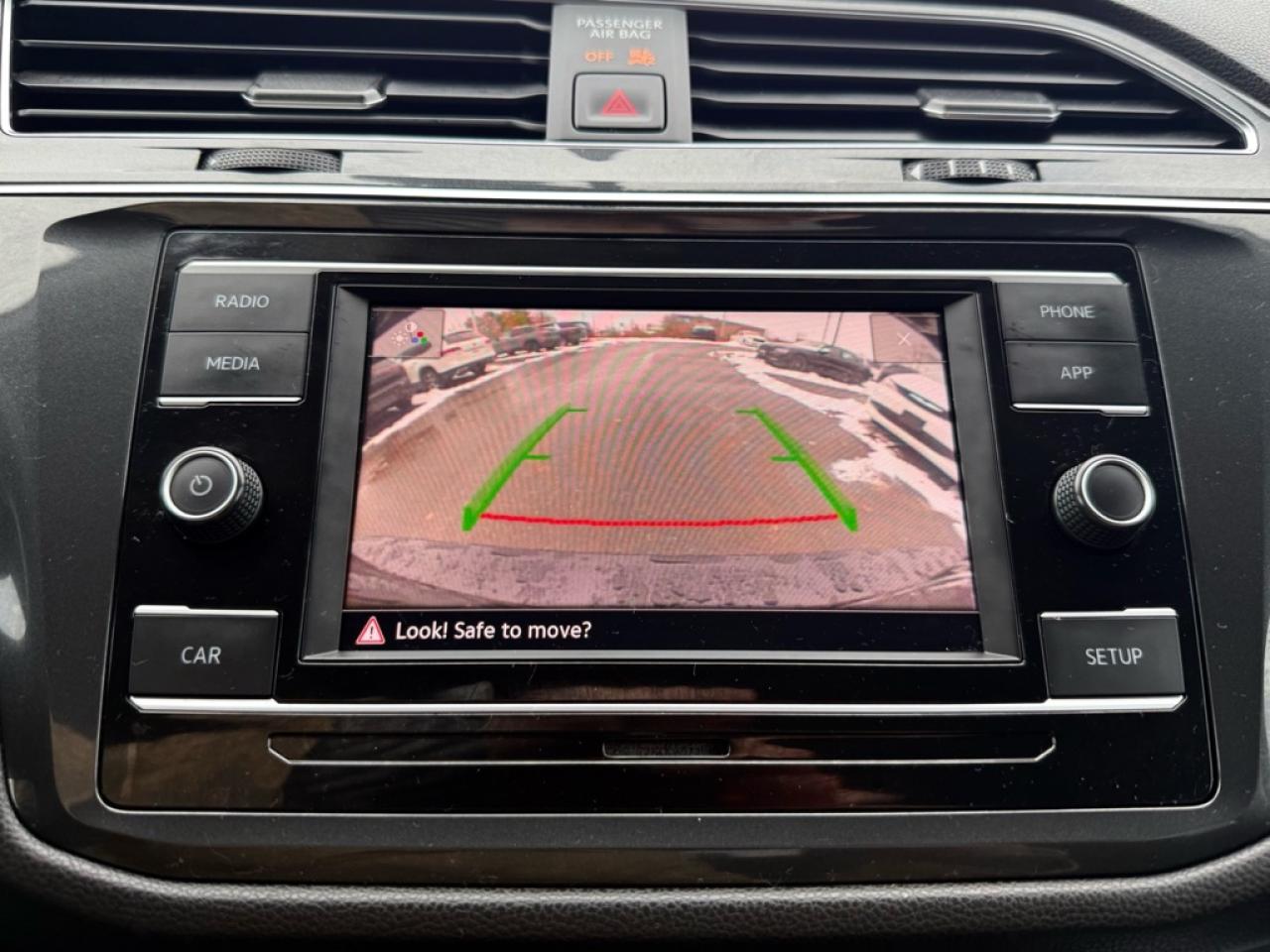 2019 Volkswagen Tiguan Trendline 4MOTION  -  Apple CarPlay Photo