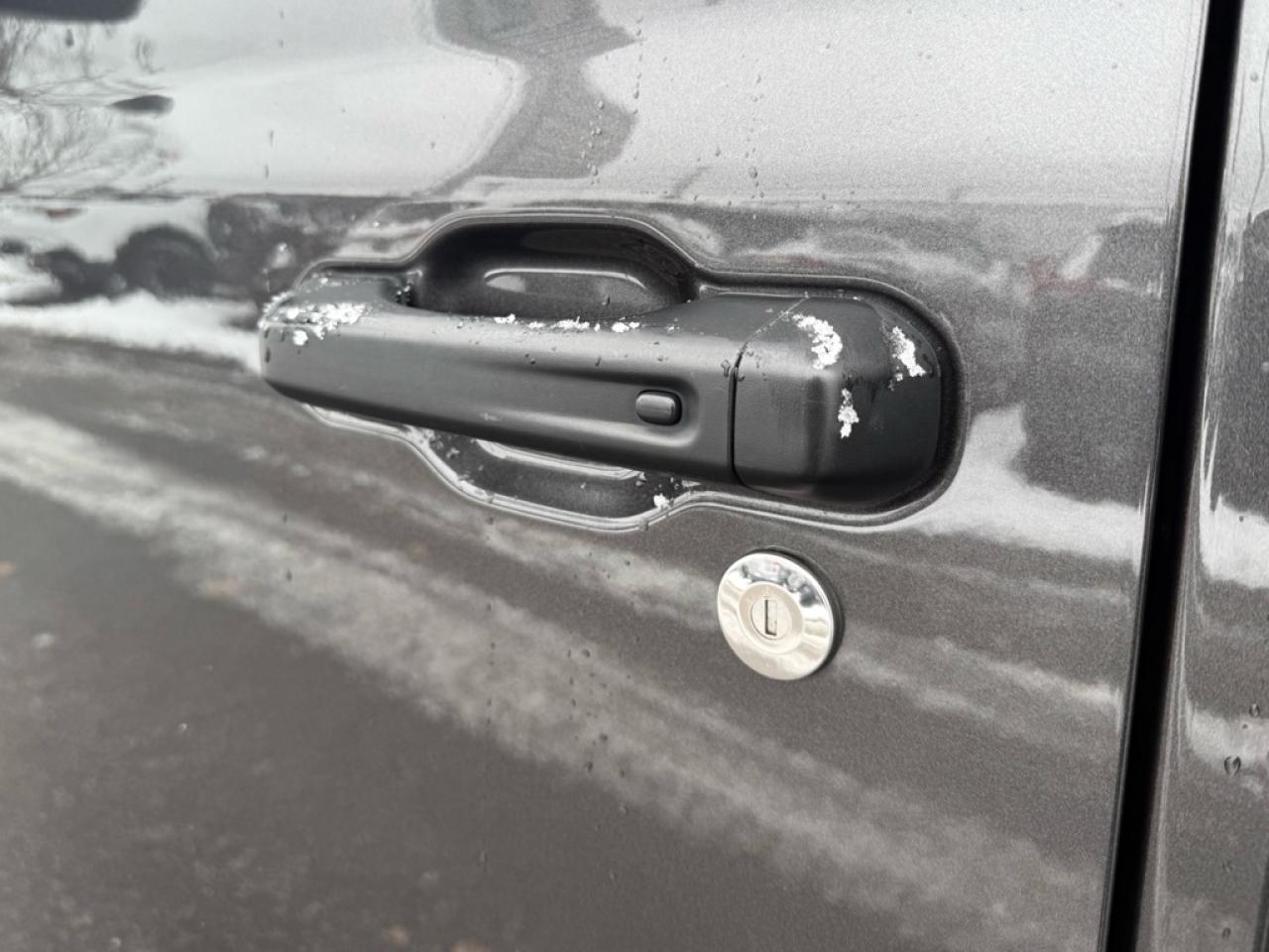 2023 Jeep Gladiator Sport S  -  Apple CarPlay - $143.21 /Wk Photo