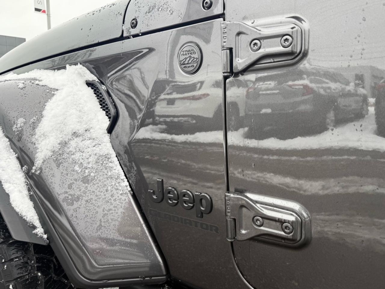 2023 Jeep Gladiator Sport S  -  Apple CarPlay - $143.21 /Wk Photo