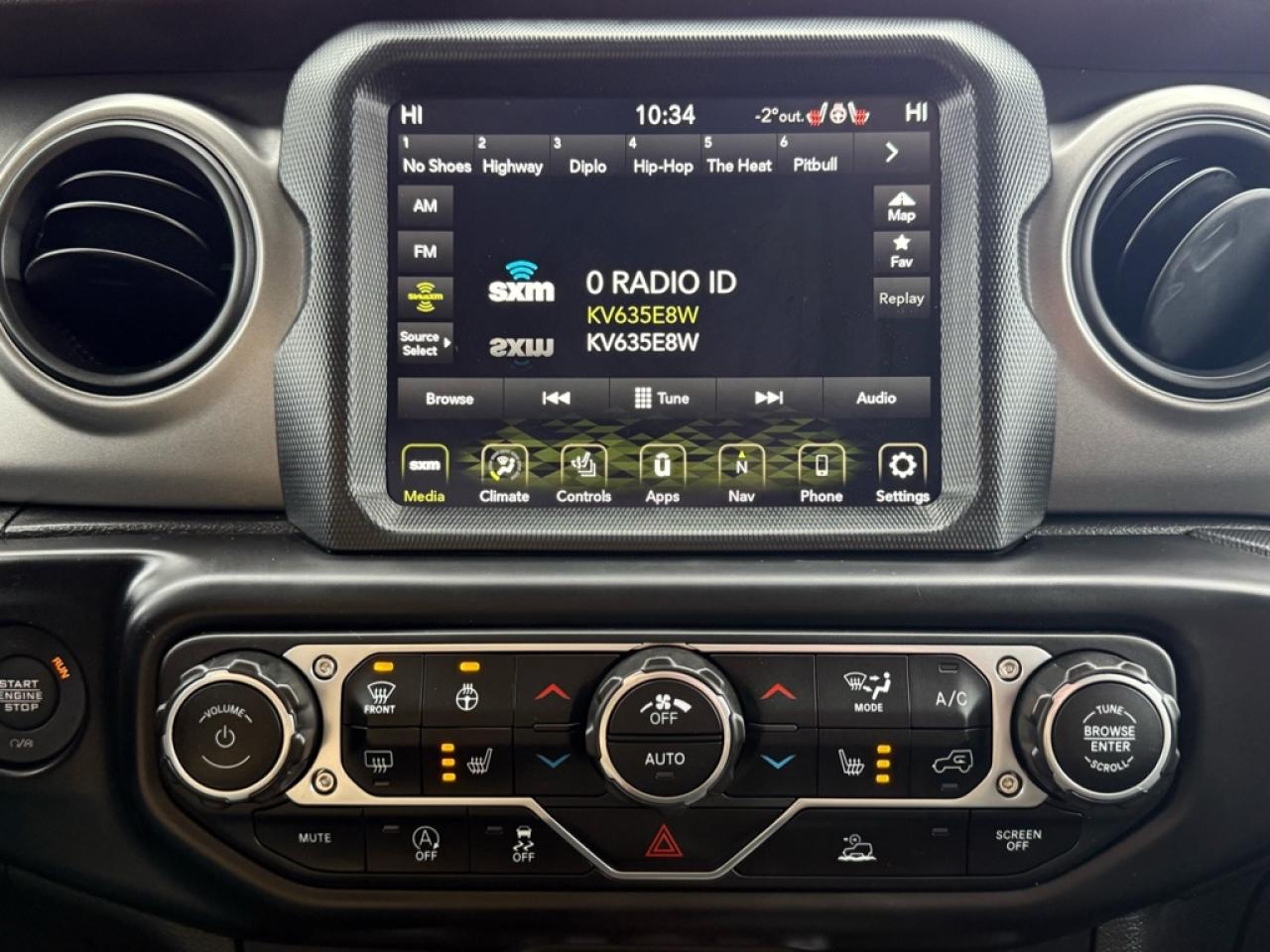 2023 Jeep Gladiator Sport S  -  Apple CarPlay - $151.36 /Wk Photo