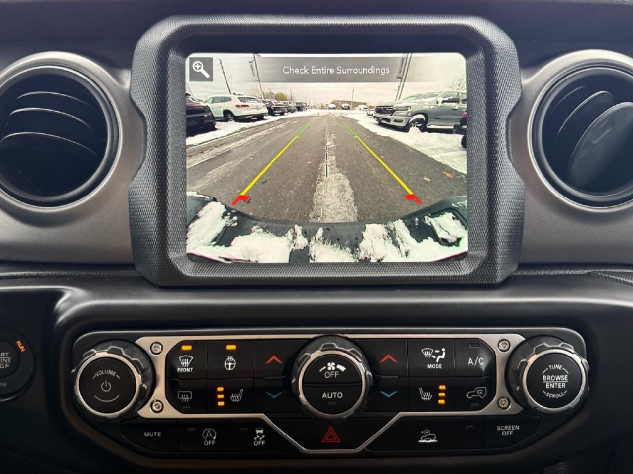 2023 Jeep Gladiator Sport S  -  Apple CarPlay - $151.36 /Wk Photo