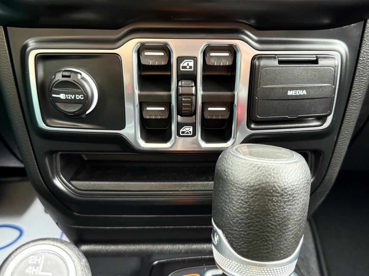 2023 Jeep Gladiator Sport S  -  Apple CarPlay - $143.21 /Wk Photo