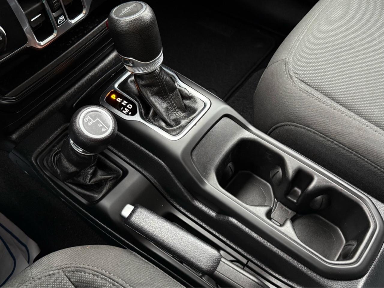 2023 Jeep Gladiator Sport S  -  Apple CarPlay - $151.36 /Wk Photo