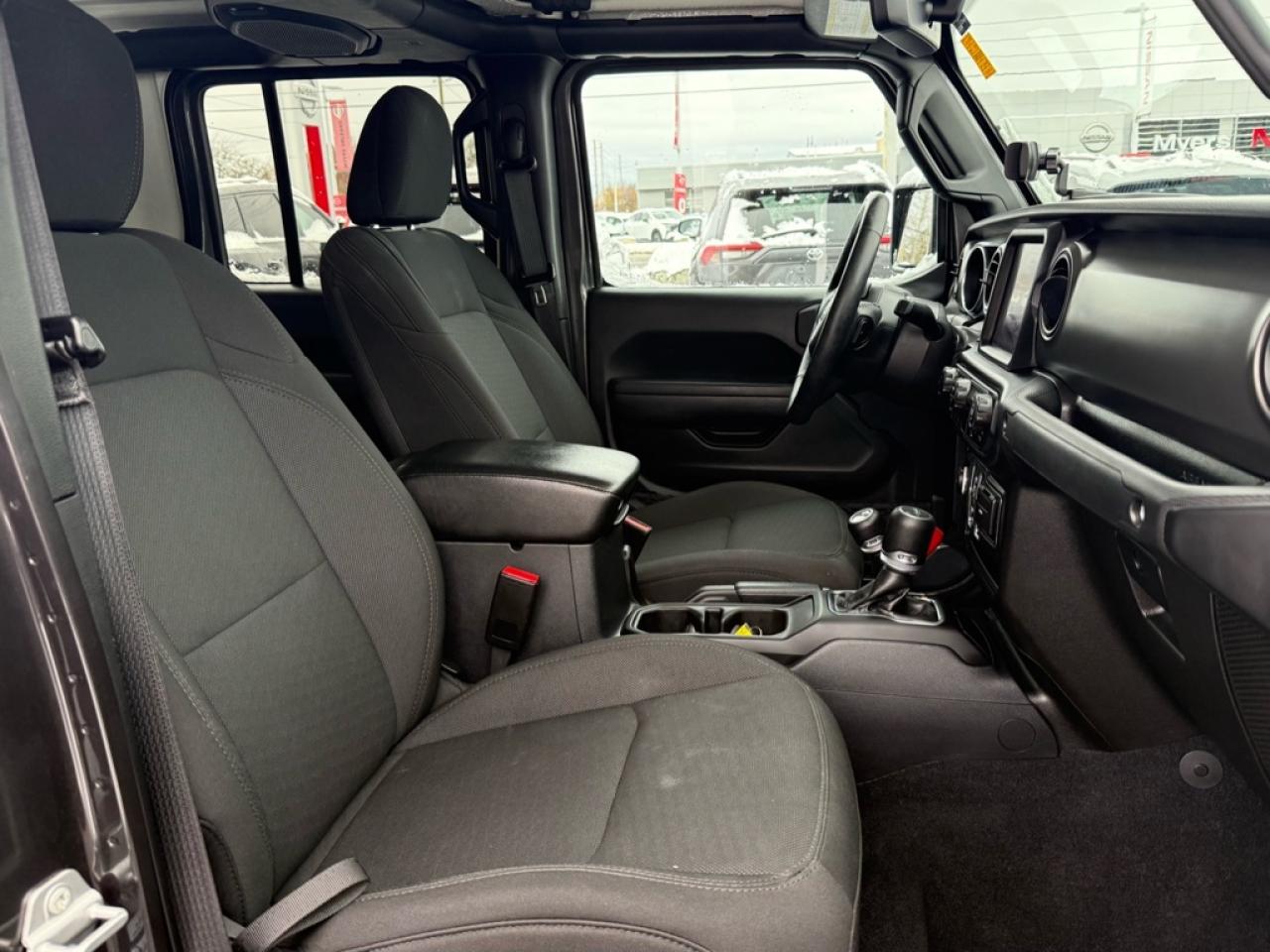 2023 Jeep Gladiator Sport S  -  Apple CarPlay - $151.36 /Wk Photo