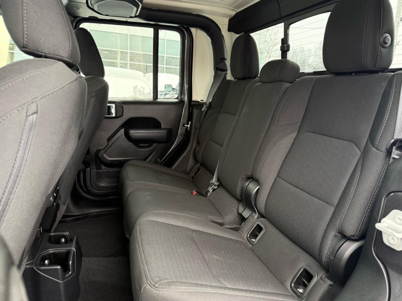 2023 Jeep Gladiator Sport S  -  Apple CarPlay - $143.21 /Wk Photo