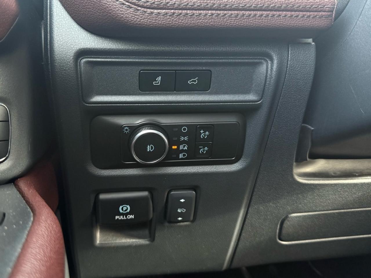 2023 Ford Expedition Limited   - Sunroof -  Cooled Seats Photo