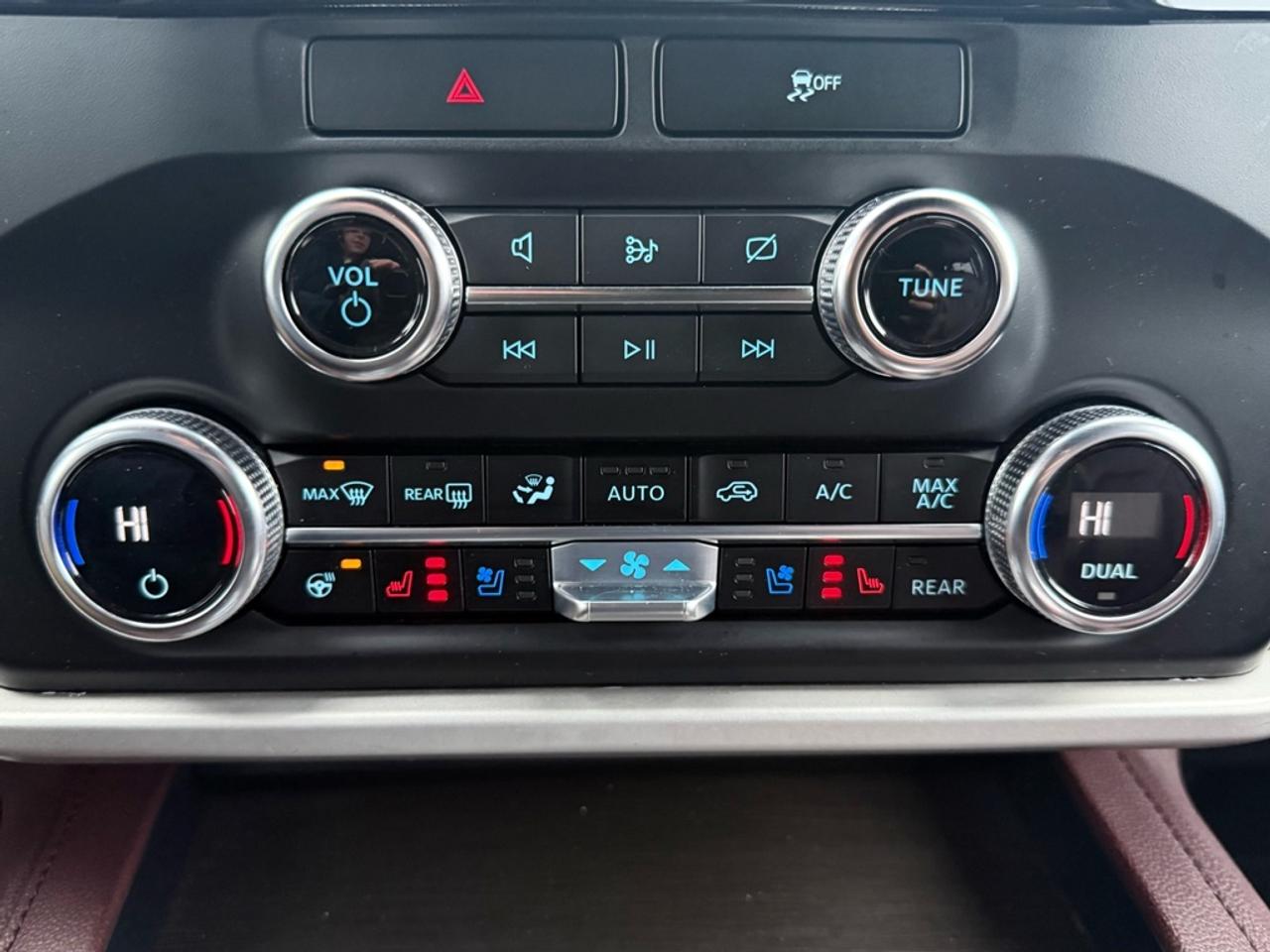 2023 Ford Expedition Limited   - Sunroof -  Cooled Seats Photo