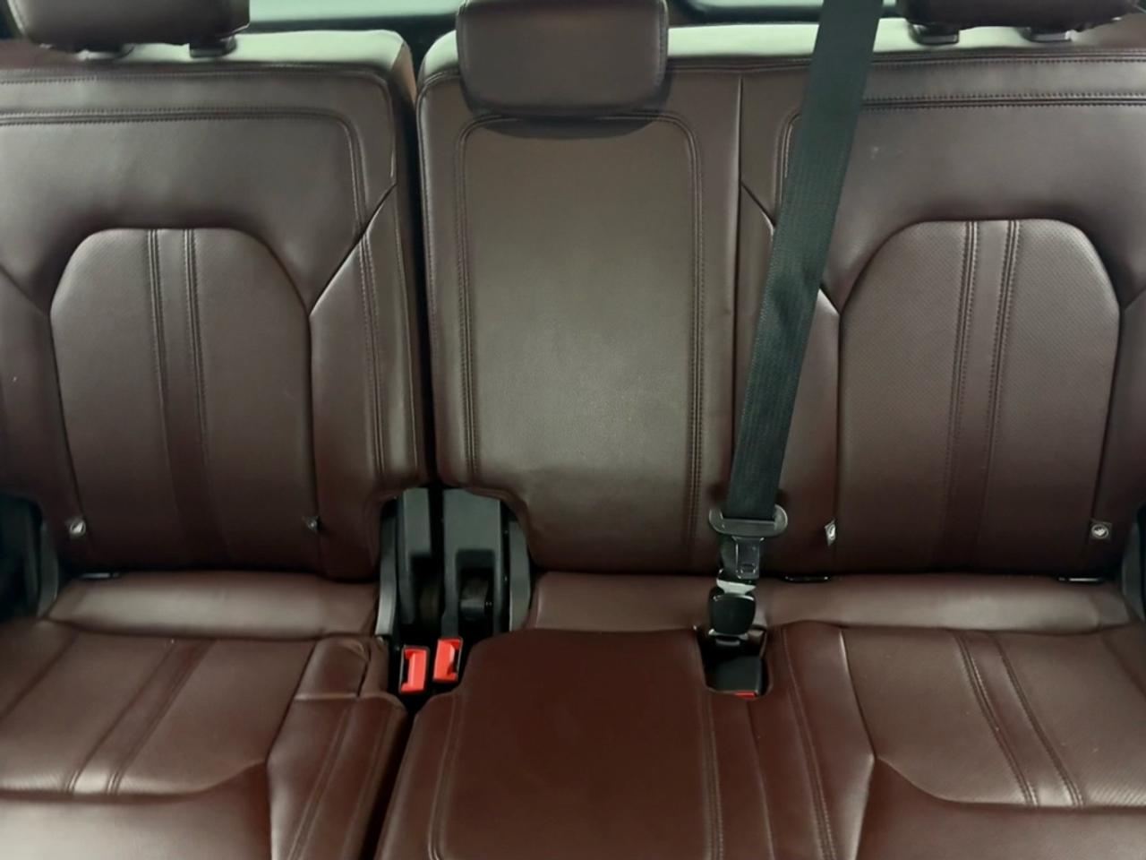 2023 Ford Expedition Limited   - Sunroof -  Cooled Seats Photo