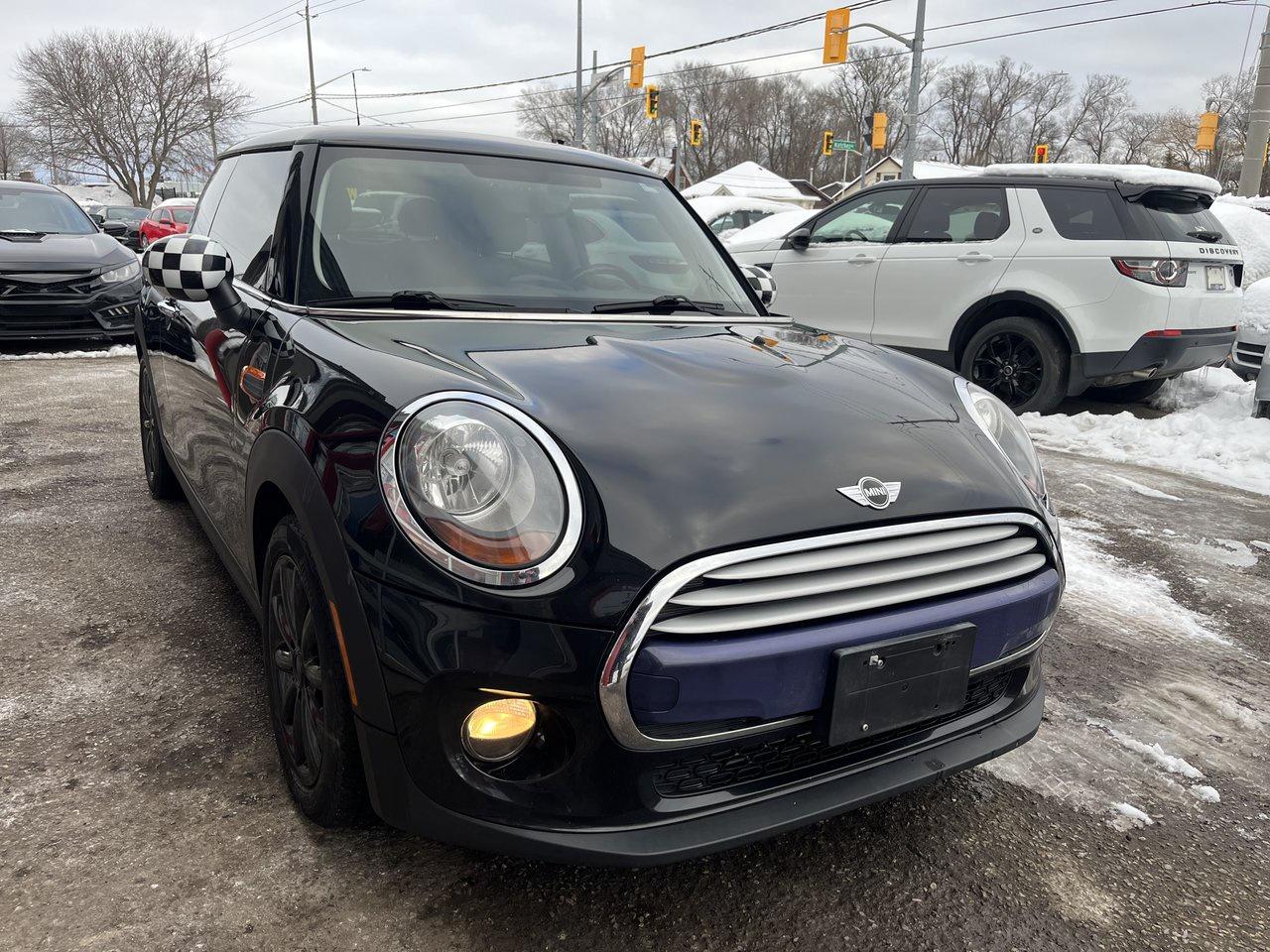 2015 MINI Cooper Hardtop Cooper Photo2