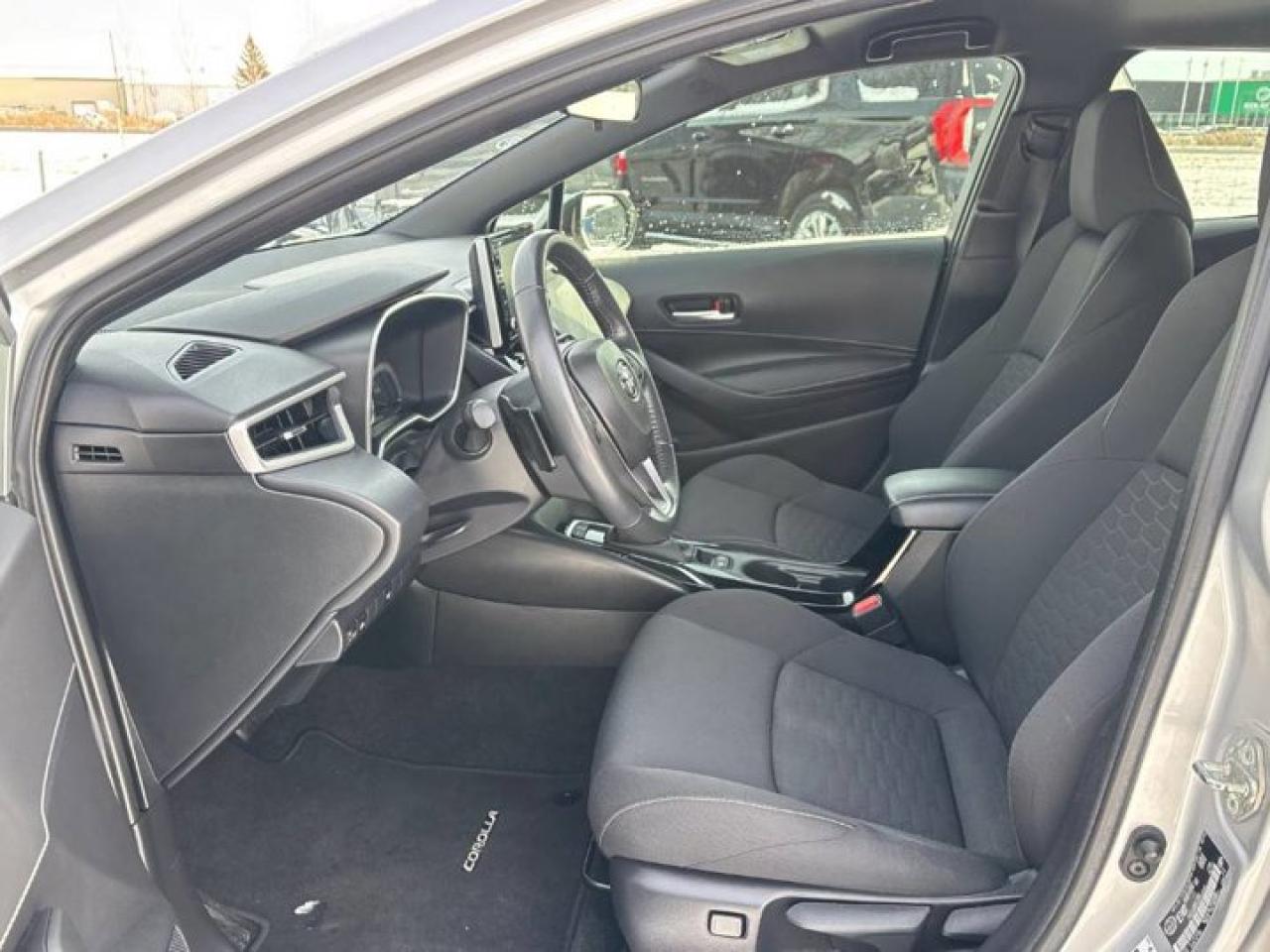 2022 Toyota Corolla Hatchback SE | Heated Seats | Adaptive Cruise | CarPlay | Rear Cam | Lane Departure | and More ! Photo3