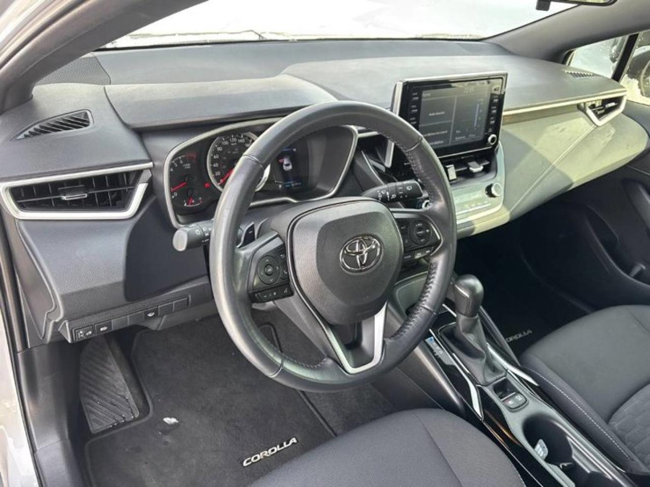 2022 Toyota Corolla Hatchback SE | Heated Seats | Adaptive Cruise | CarPlay | Rear Cam | Lane Departure | and More ! Photo2