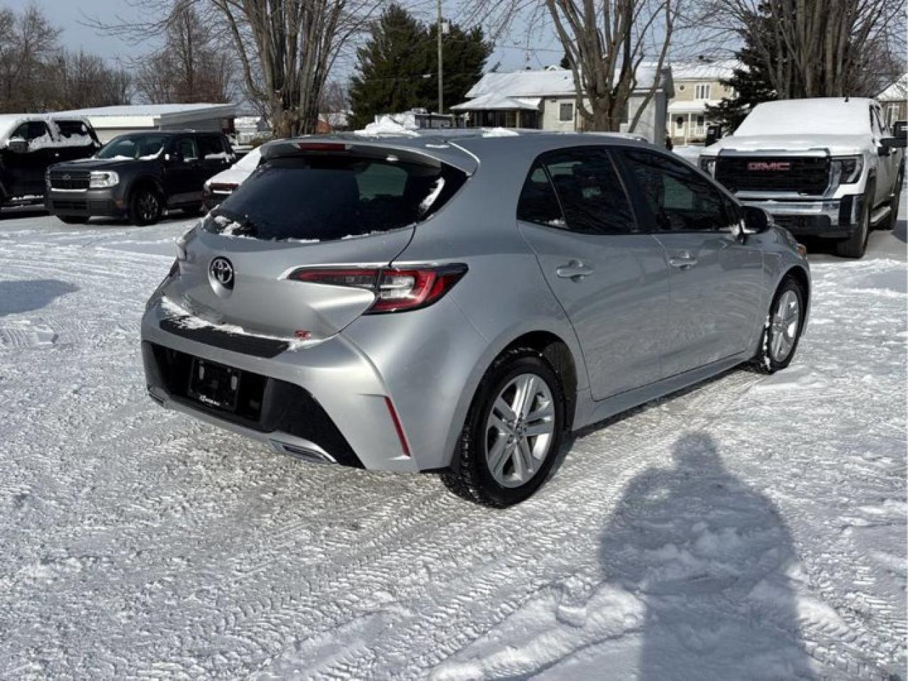 2022 Toyota Corolla Hatchback SE | Heated Seats | Adaptive Cruise | CarPlay | Rear Cam | Lane Departure | and More ! Photo4