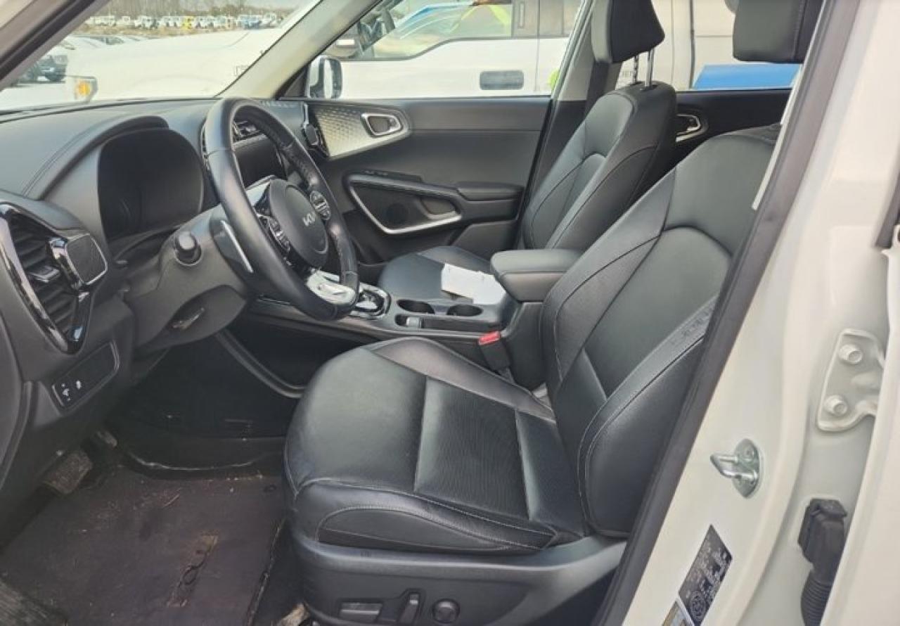 2023 Kia Soul EV EV Limited | Long Range | Leather | Sunroof | Nav | Heated + Cooled Seats | Heated Wheel and More ! Photo2