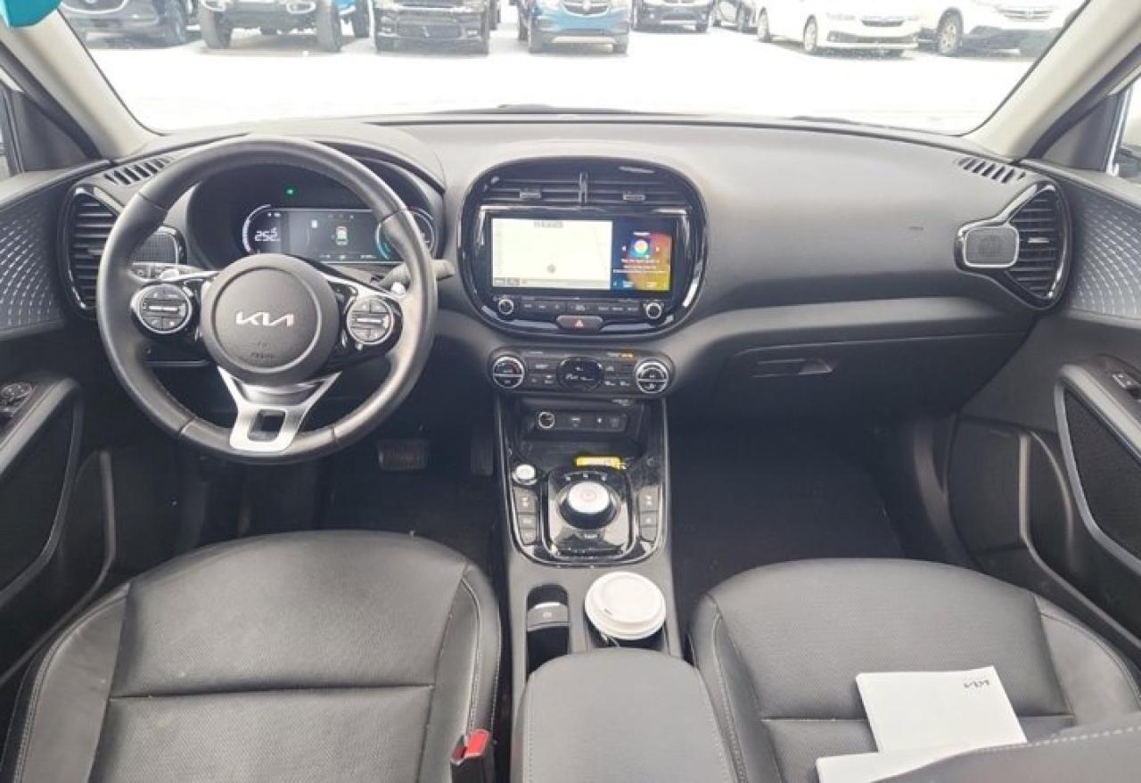 2023 Kia Soul EV EV Limited | Long Range | Leather | Sunroof | Nav | Heated + Cooled Seats | Heated Wheel and More ! Photo3