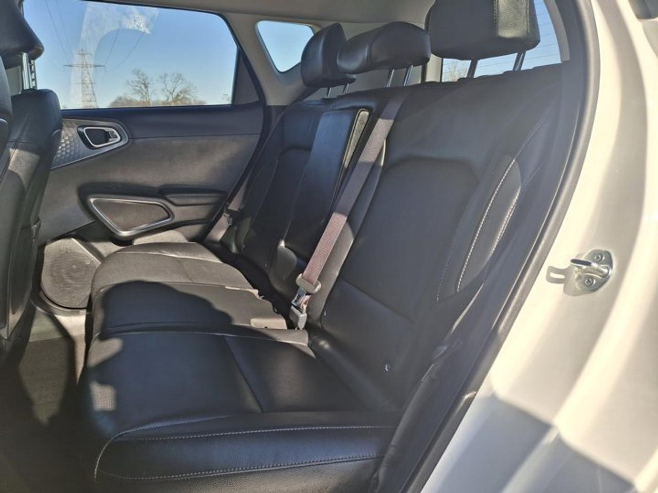 2023 Kia Soul EV EV Limited | Long Range | Leather | Sunroof | Nav | Heated + Cooled Seats | Heated Wheel and More ! Photo