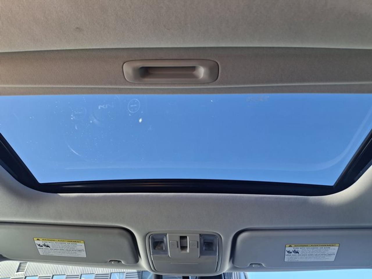 2023 Kia Soul EV EV Limited | Long Range | Leather | Sunroof | Nav | Heated + Cooled Seats | Heated Wheel and More ! Photo