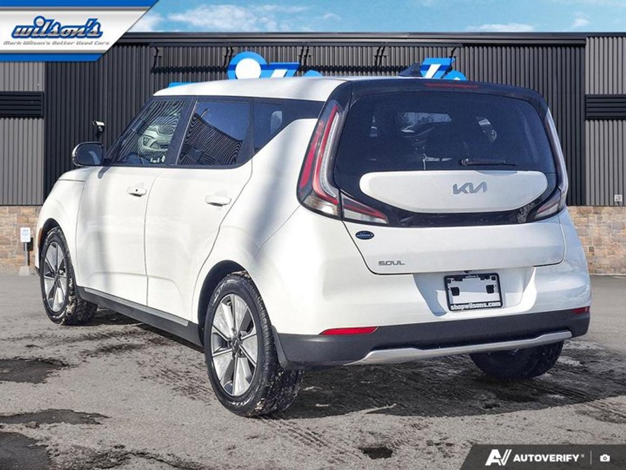 2023 Kia Soul EV EV Limited | Long Range | Leather | Sunroof | Nav | Heated + Cooled Seats | Heated Wheel and More ! Photo2