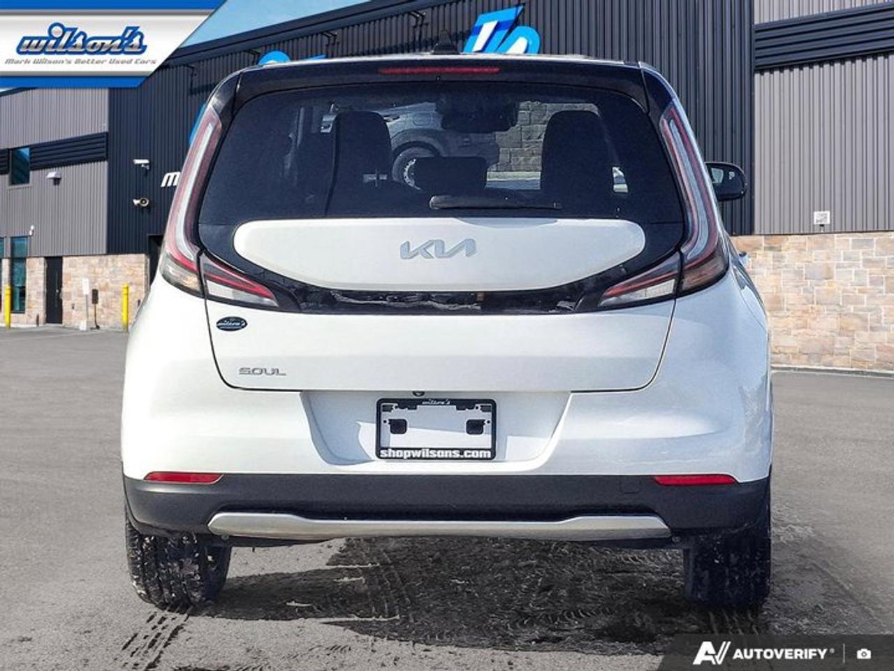 2023 Kia Soul EV EV Limited | Long Range | Leather | Sunroof | Nav | Heated + Cooled Seats | Heated Wheel and More ! Photo