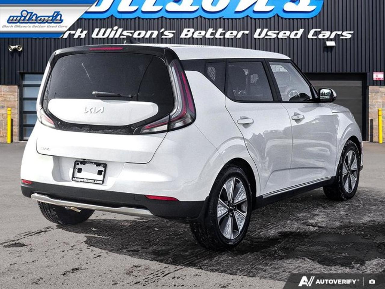 2023 Kia Soul EV EV Limited | Long Range | Leather | Sunroof | Nav | Heated + Cooled Seats | Heated Wheel and More ! Photo4