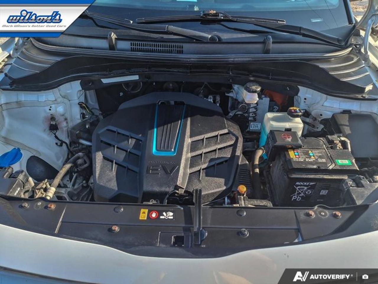 2023 Kia Soul EV EV Limited | Long Range | Leather | Sunroof | Nav | Heated + Cooled Seats | Heated Wheel and More ! Photo