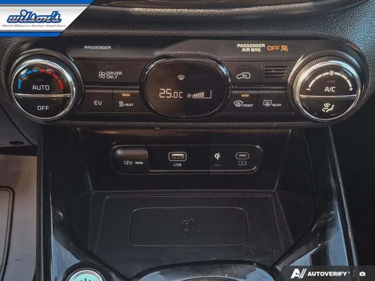 2023 Kia Soul EV EV Limited | Long Range | Leather | Sunroof | Nav | Heated + Cooled Seats | Heated Wheel and More ! Photo