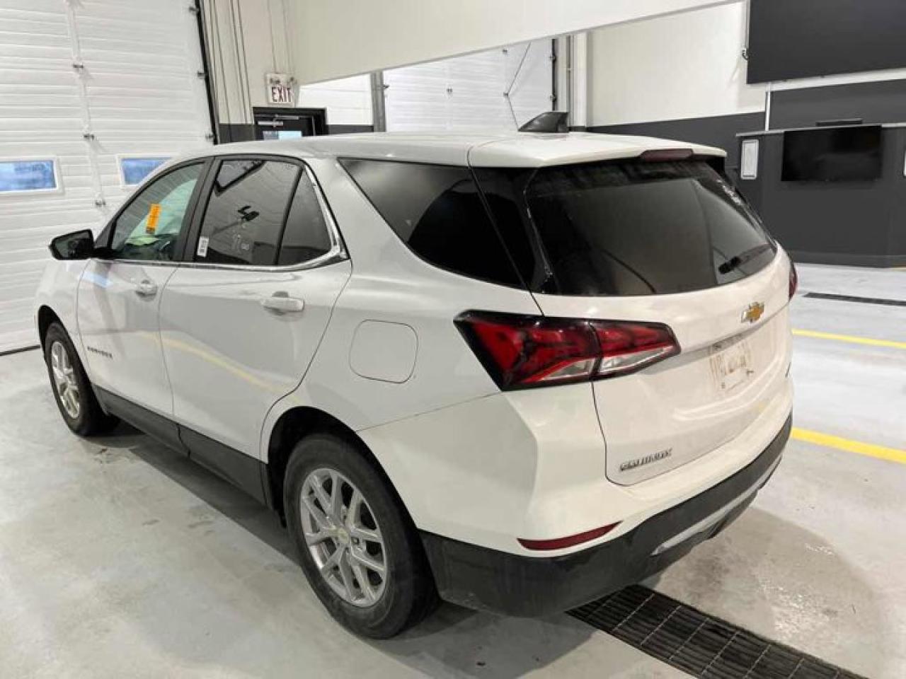 2022 Chevrolet Equinox LT AWD | Carplay and Android Auto | Remote Start | Heated Seats | Back Up Camera | and More ! Photo3