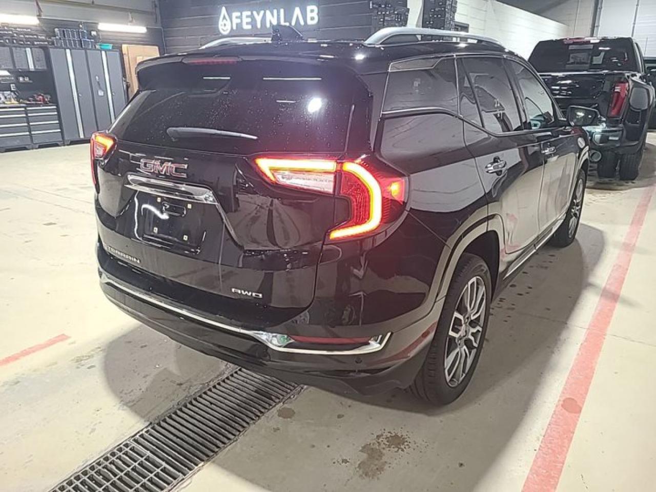 2022 GMC Terrain Denali AWD | Leather | Nav | Cooled + Heated Seats | CarPlay + Android | Rear Cam & More ! Photo3