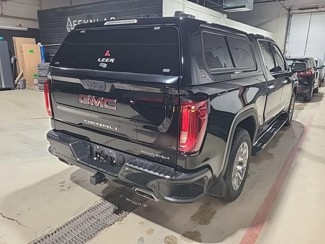 2021 GMC Sierra 1500 Denali 4WD 5.3L | 20" Chromes | Heated + Vented Seats | Wireless Charging | Bose | Sunroof | Photo