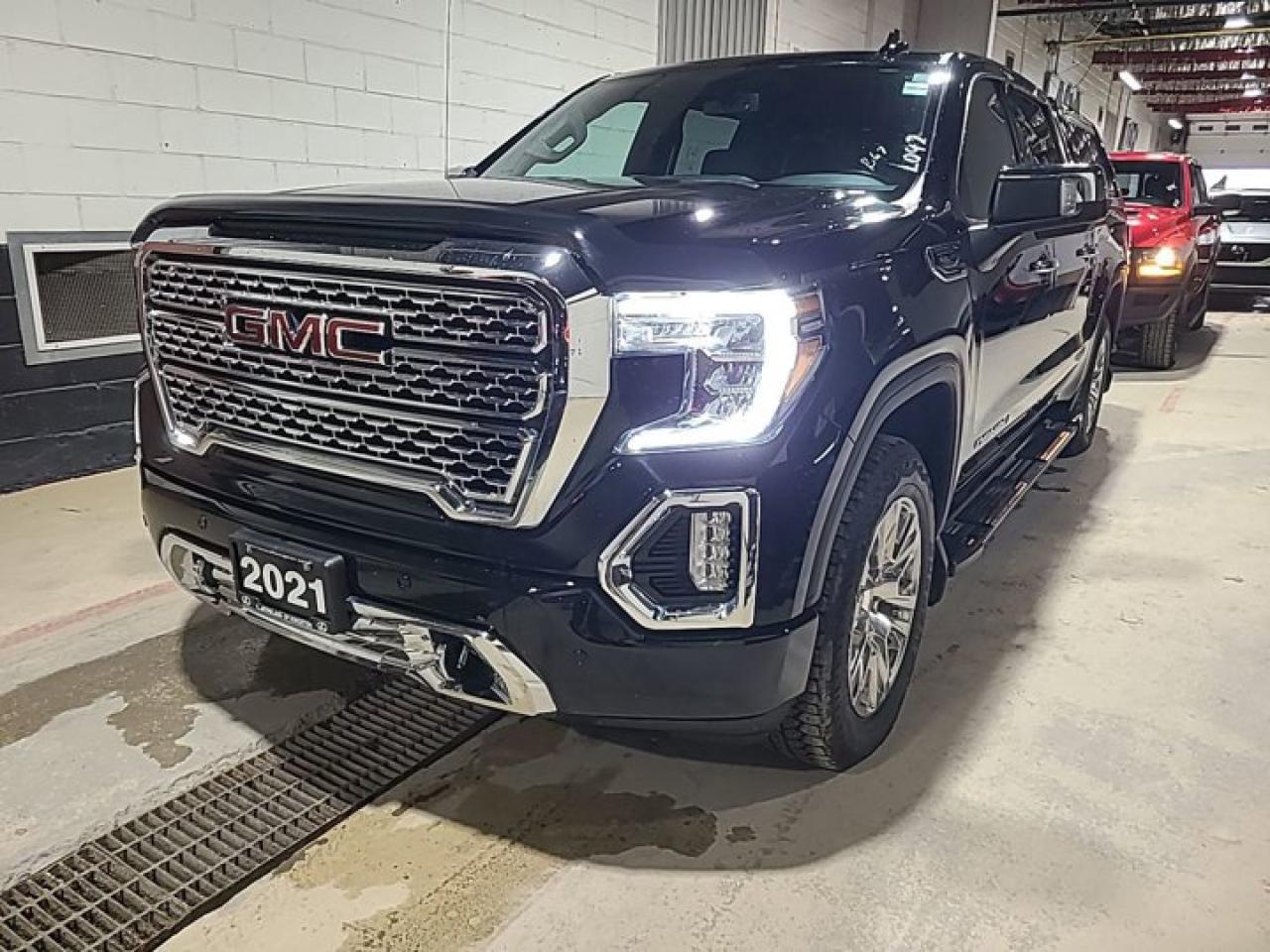 2021 GMC Sierra 1500 Denali 4WD 5.3L | 20" Chromes | Heated + Vented Seats | Wireless Charging | Bose | Sunroof | Photo0