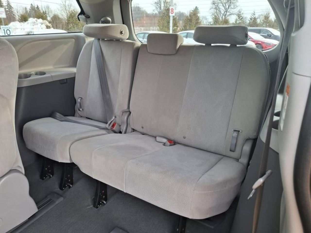 2020 Toyota Sienna 7 Passenger | V6 | Radar Cruise | Rear Camera | Bluetooth | Keyless Entry | and More ! Photo