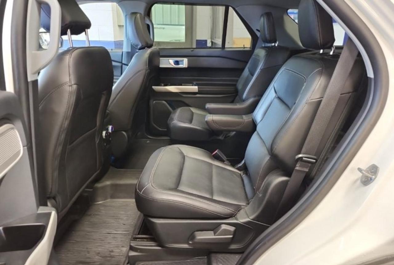 2022 Ford Explorer Limited 4WD | Tow Pkg | Sunroof | Leather | Nav | Adaptive Cruise | Cooled + Heated Seats and More ! Photo3