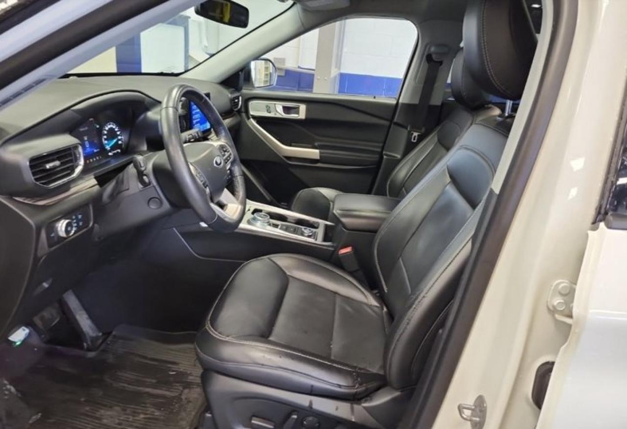 2022 Ford Explorer Limited 4WD | Tow Pkg | Sunroof | Leather | Nav | Adaptive Cruise | Cooled + Heated Seats and More ! Photo
