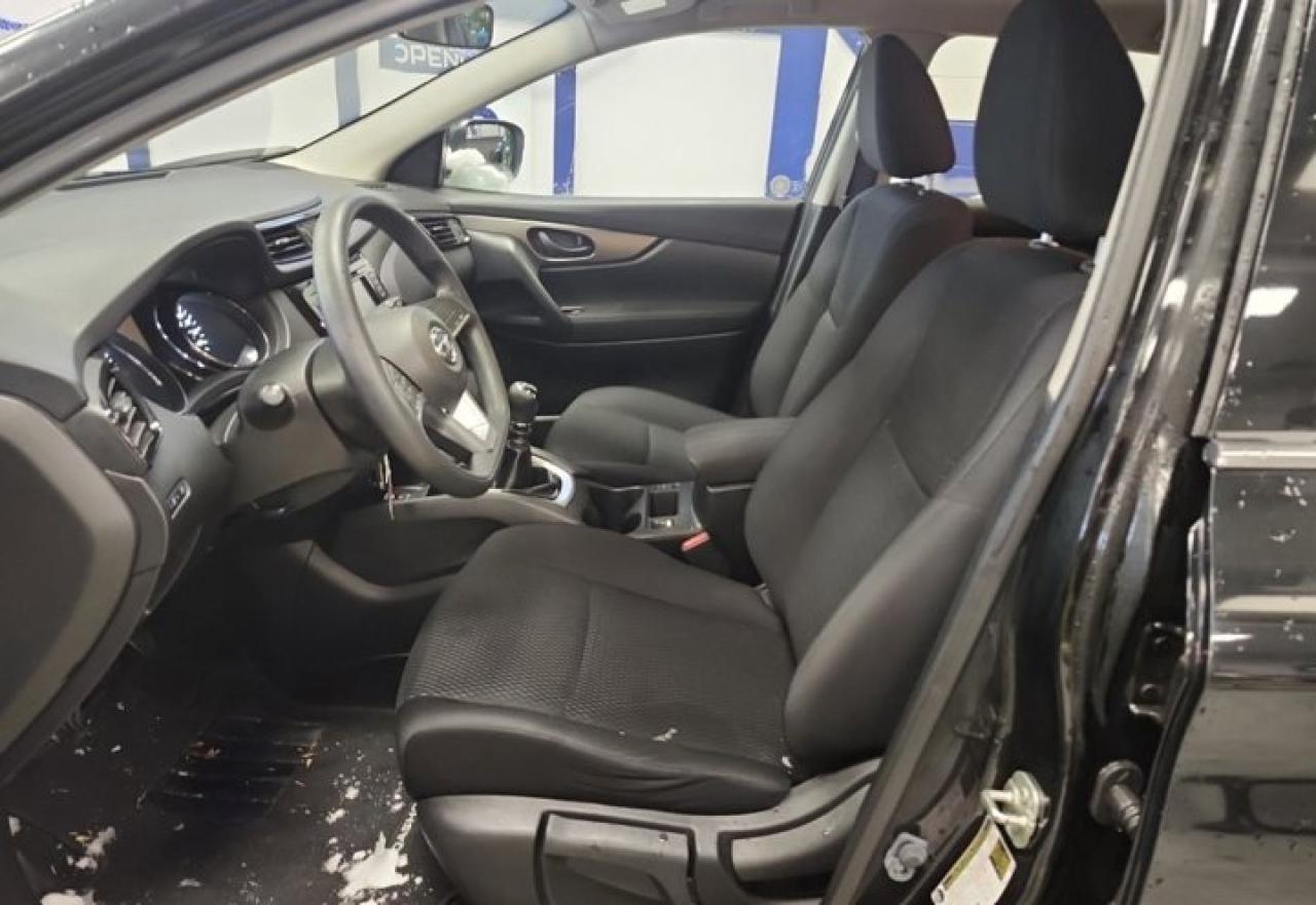 2019 Nissan Qashqai S | 6-Speed Manual | CarPlay + Android | Heated Seats | Rear Camera | and More ! Photo2