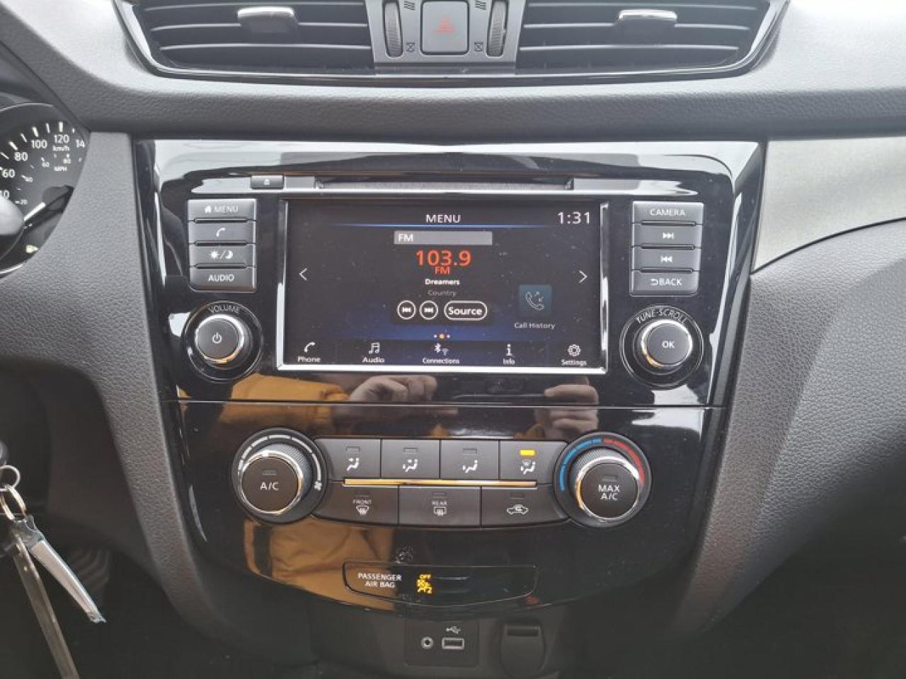 2019 Nissan Qashqai S | 6-Speed Manual | CarPlay + Android | Heated Seats | Rear Camera | and More ! Photo3