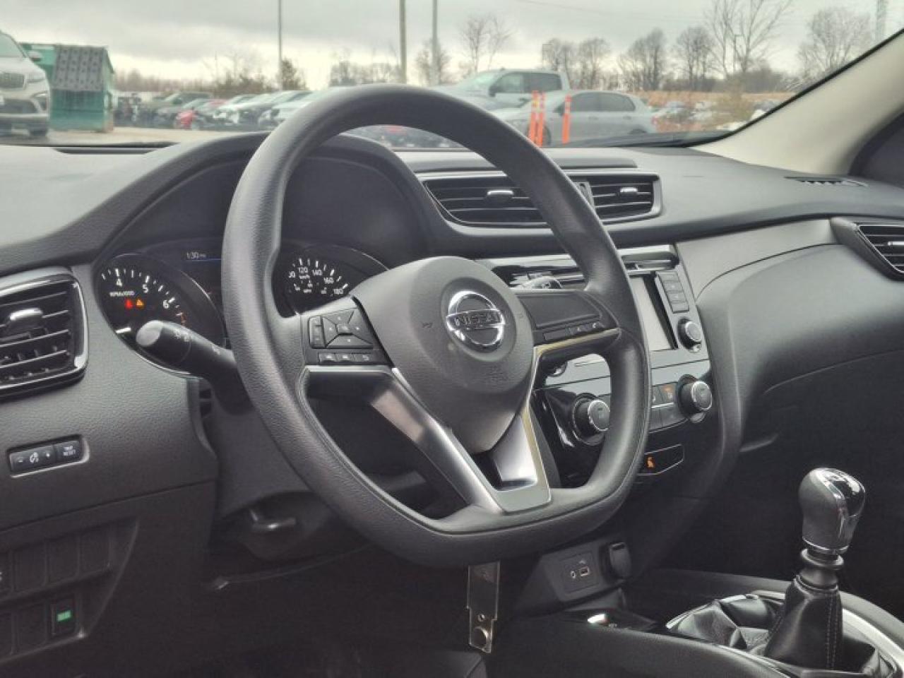 2019 Nissan Qashqai S | 6-Speed Manual | CarPlay + Android | Heated Seats | Rear Camera | and More ! Photo
