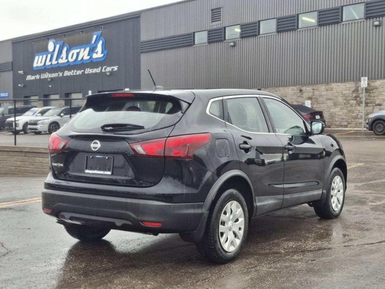 2019 Nissan Qashqai S | 6-Speed Manual | CarPlay + Android | Heated Seats | Rear Camera | and More ! Photo