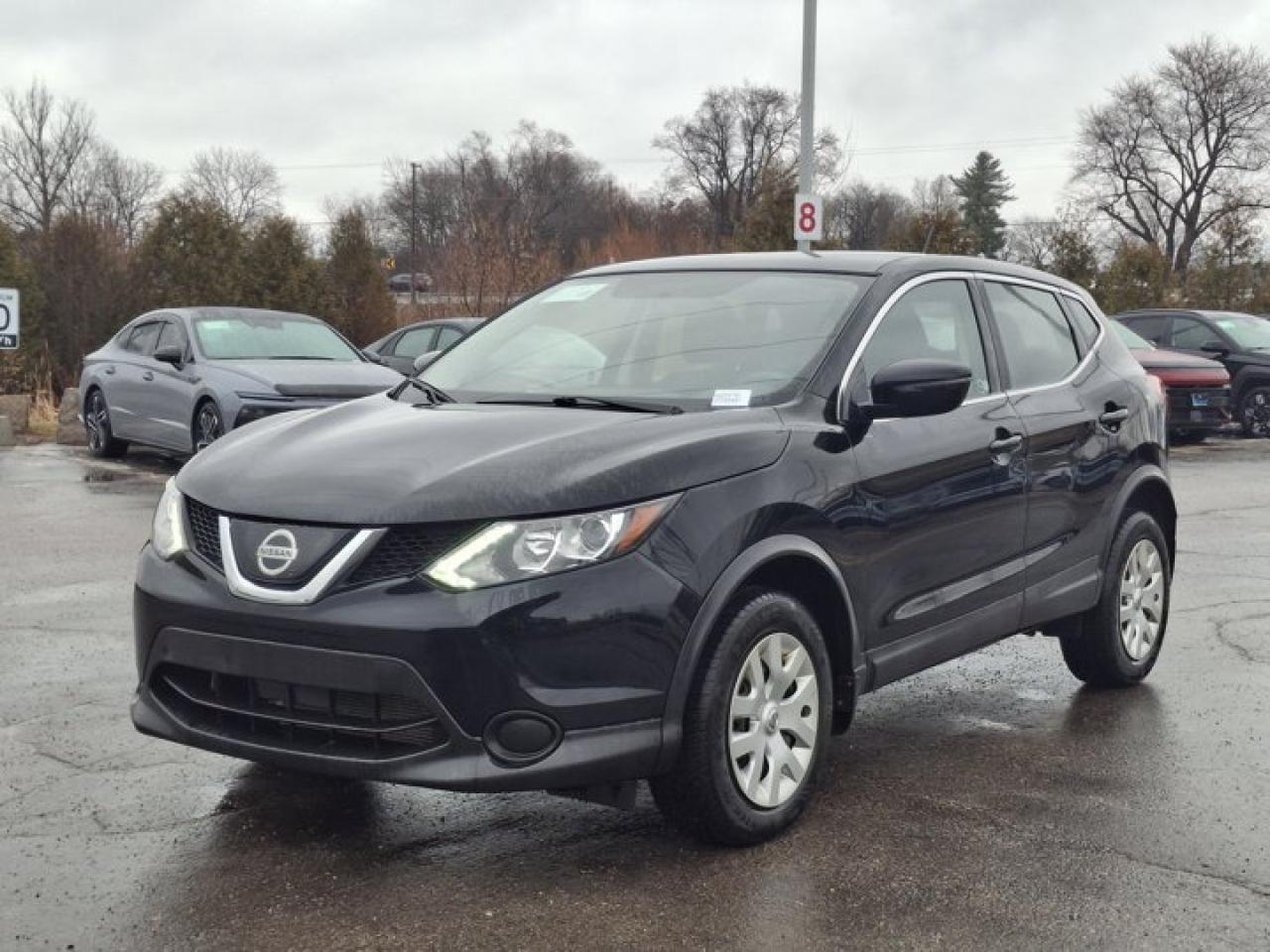 2019 Nissan Qashqai S | 6-Speed Manual | CarPlay + Android | Heated Seats | Rear Camera | and More ! Photo