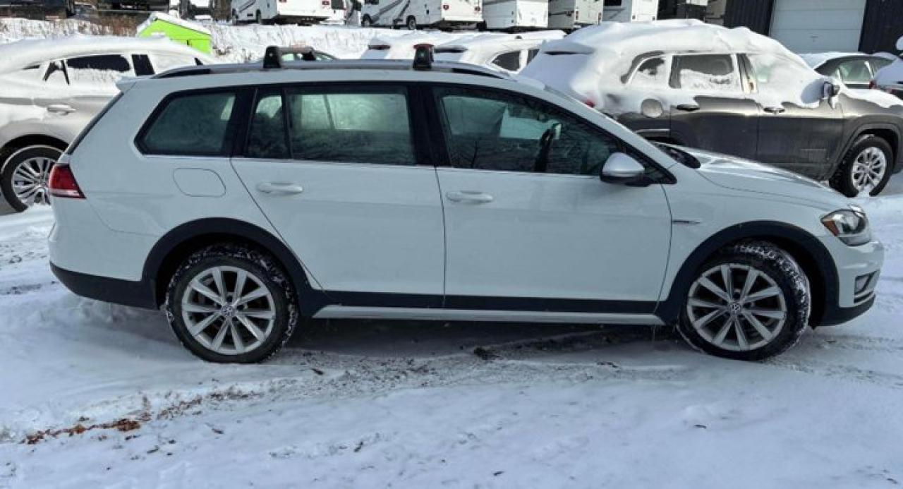 2019 Volkswagen Golf Alltrack Highline DSG AWD | Leatherette | Pano Roof | Adaptive Cruise | Heated Seats | CarPlay + More ! Photo3
