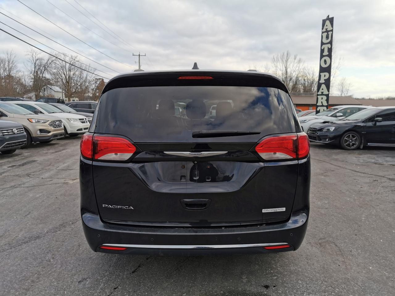 2017 Chrysler Pacifica Touring-L Plus - Photo #4